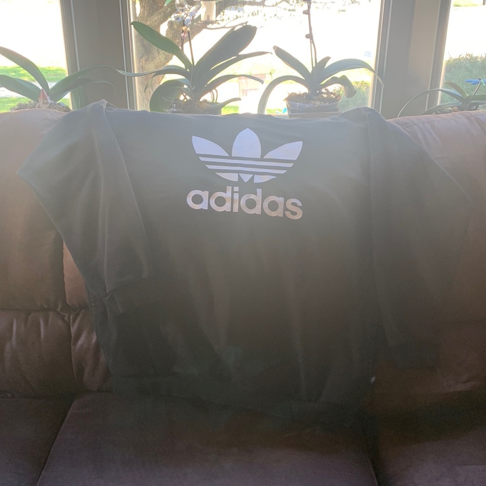 Adidas black crew neck sweatshirt with pockets.